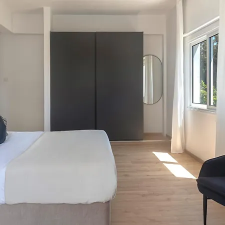 Phaedrus Living Breeze Residences Urbanity *