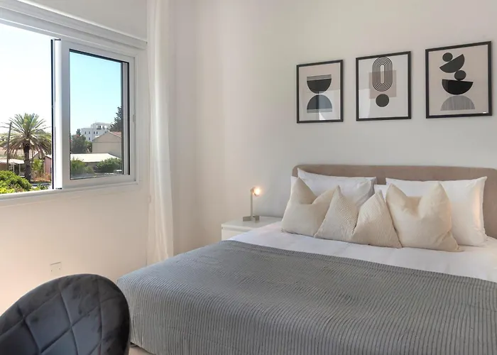 Phaedrus Living Breeze Residences Urbanity アパート